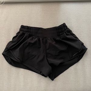 womens lululemon hotty hot shorts 2.5 length black size 2